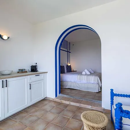No Chichi - 12br-33p - Collines