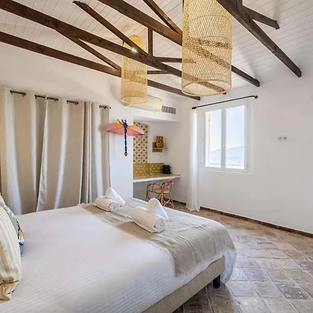No Chichi - 12br-33p - Collines