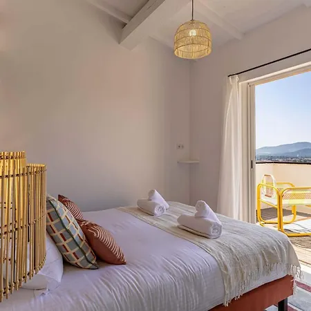 No Chichi - 12br-33p - Collines