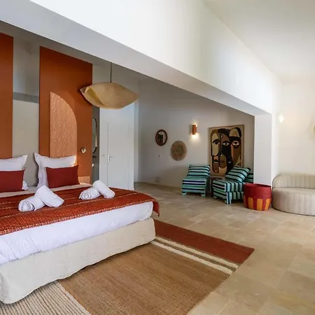 No Chichi - 12br-33p - Collines Grimaud