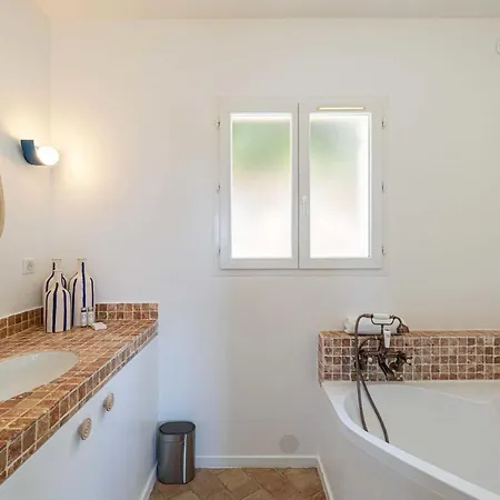 Villa No Chichi - 12br-33p - Collines
