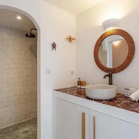No Chichi - 12br-33p - Collines Grimaud